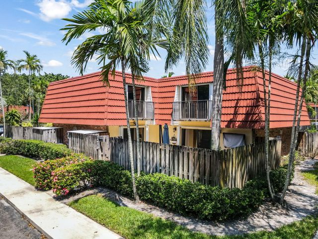 725 NW 99th Circle, Plantation, FL 33324