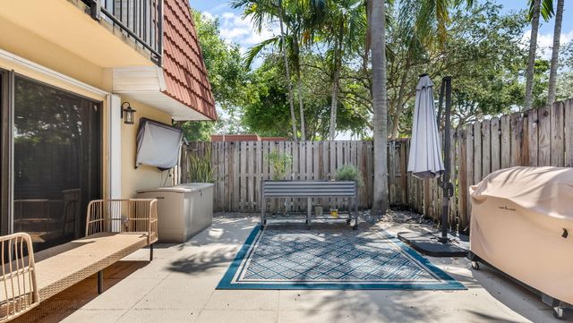 725 NW 99th Circle, Plantation, FL 33324