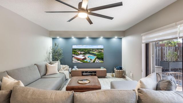725 NW 99th Circle, Plantation, FL 33324