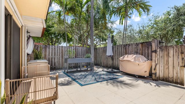 725 NW 99th Circle, Plantation, FL 33324