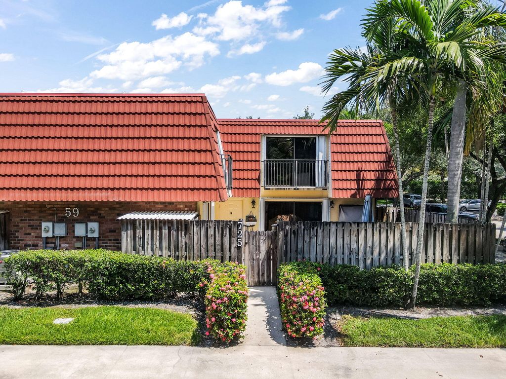725 NW 99th Circle, Plantation, FL 33324