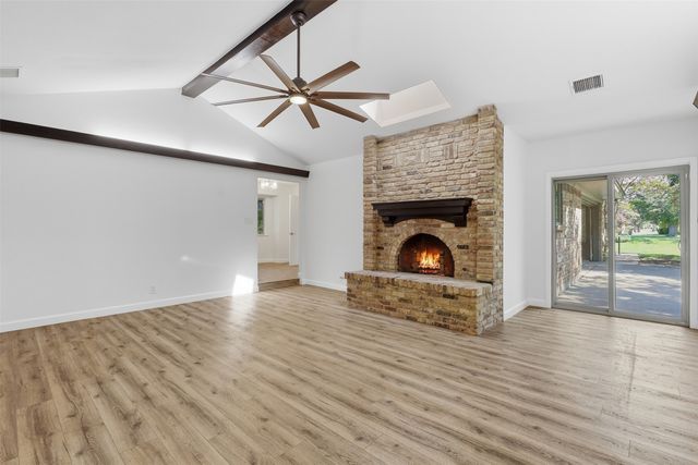 2115 Meadowlake Court, Arlington, TX 76013
