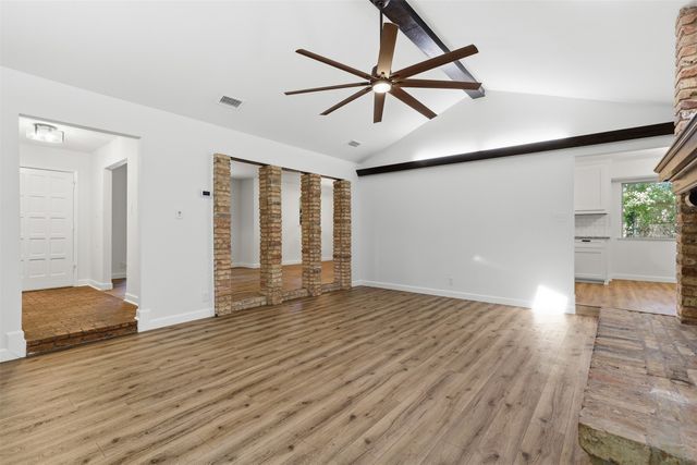 2115 Meadowlake Court, Arlington, TX 76013