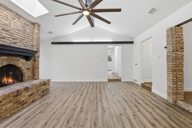 2115 Meadowlake Court, Arlington, TX 76013