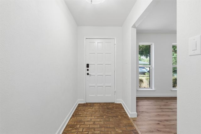 2115 Meadowlake Court, Arlington, TX 76013