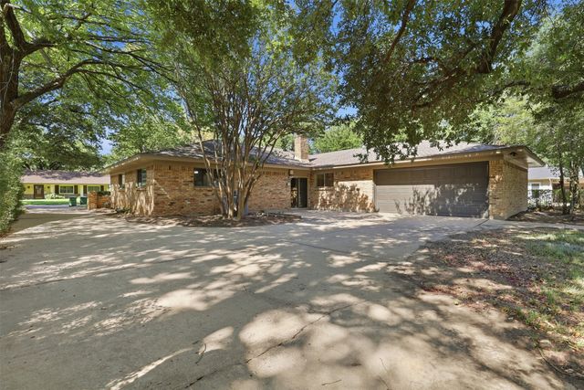 2115 Meadowlake Court, Arlington, TX 76013