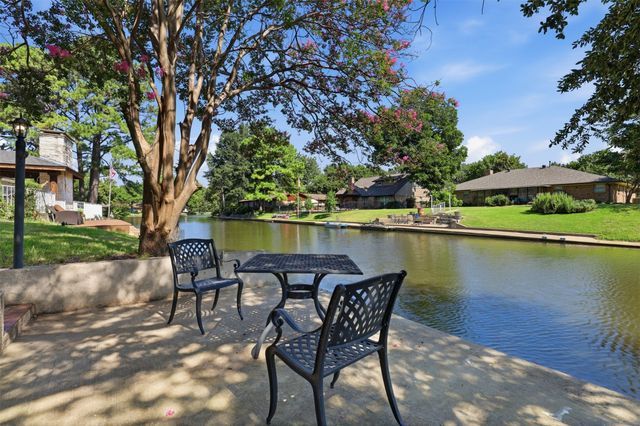 2115 Meadowlake Court, Arlington, TX 76013