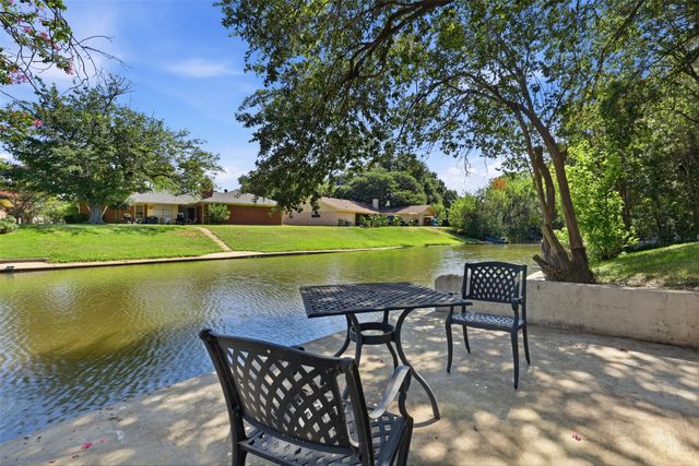 2115 Meadowlake Court, Arlington, TX 76013