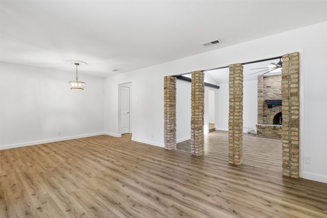 2115 Meadowlake Court, Arlington, TX 76013