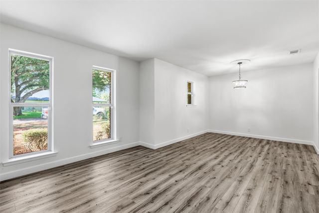 2115 Meadowlake Court, Arlington, TX 76013