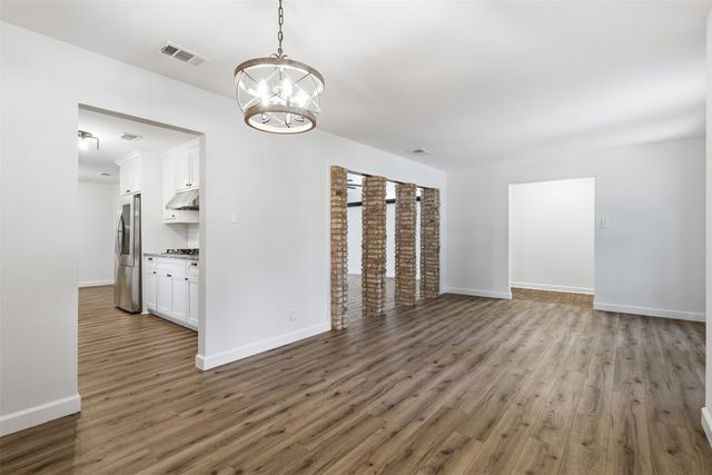 2115 Meadowlake Court, Arlington, TX 76013