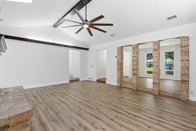 2115 Meadowlake Court, Arlington, TX 76013