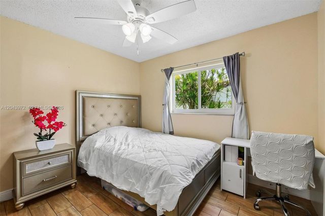 7506 NW 42nd St, Coral Springs, FL 33065