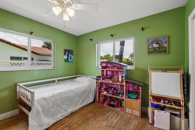 7506 NW 42nd St, Coral Springs, FL 33065