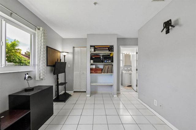 7506 NW 42nd St, Coral Springs, FL 33065