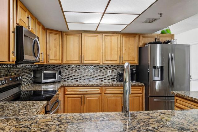 7506 NW 42nd St, Coral Springs, FL 33065