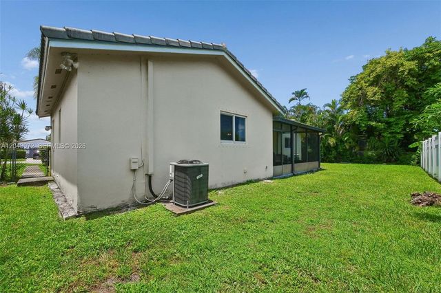 7506 NW 42nd St, Coral Springs, FL 33065