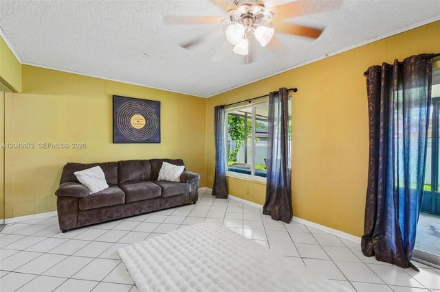 7506 NW 42nd St, Coral Springs, FL 33065