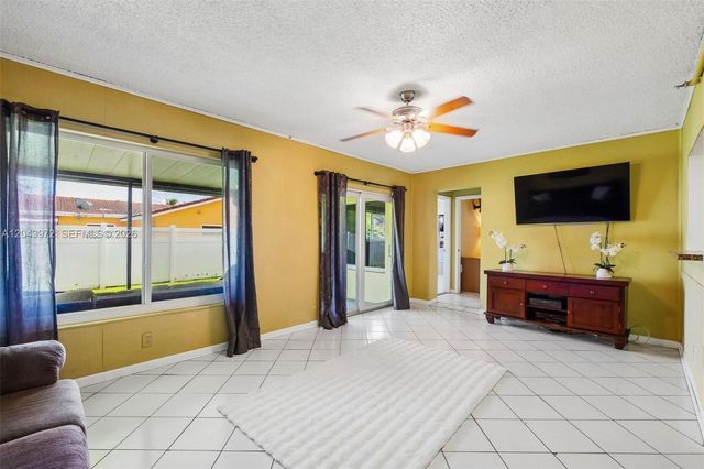 7506 NW 42nd St, Coral Springs, FL 33065