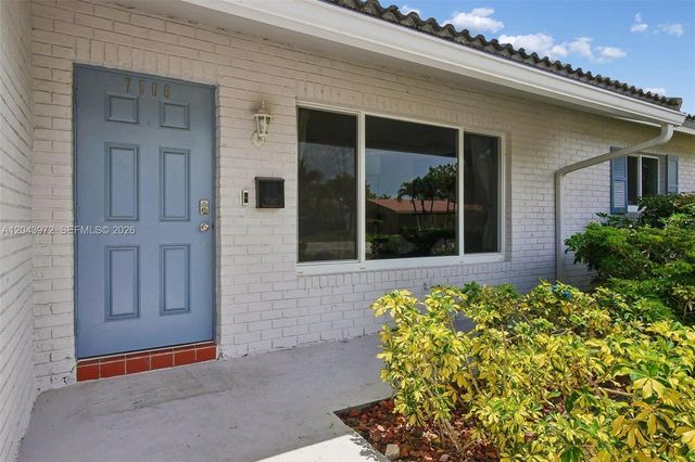 7506 NW 42nd St, Coral Springs, FL 33065