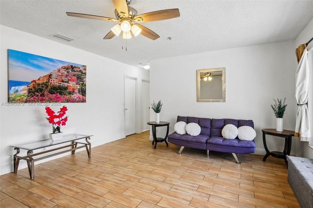 7506 NW 42nd St, Coral Springs, FL 33065