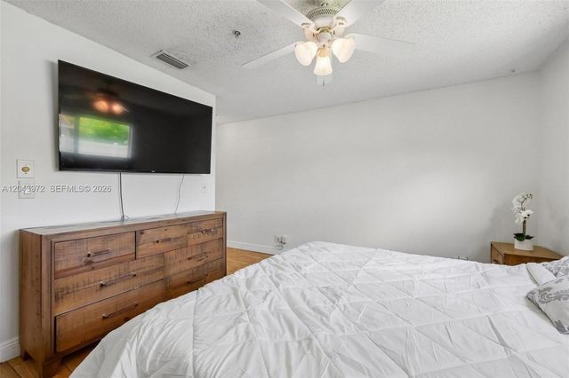 7506 NW 42nd St, Coral Springs, FL 33065