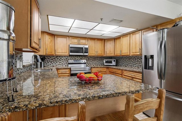 7506 NW 42nd St, Coral Springs, FL 33065