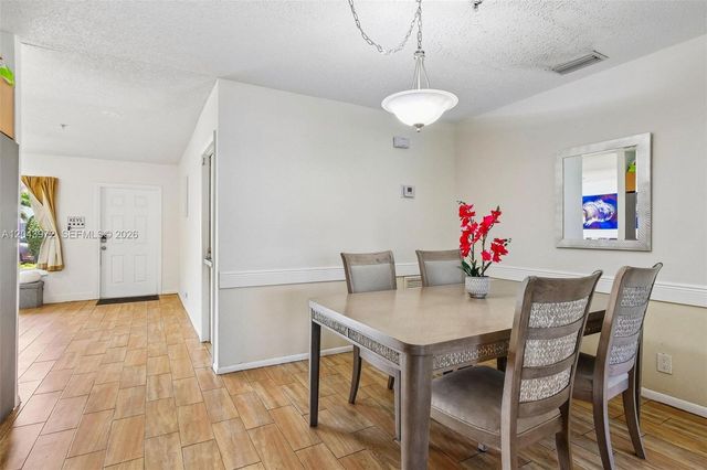 7506 NW 42nd St, Coral Springs, FL 33065