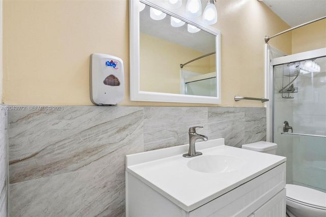 7506 NW 42nd St, Coral Springs, FL 33065