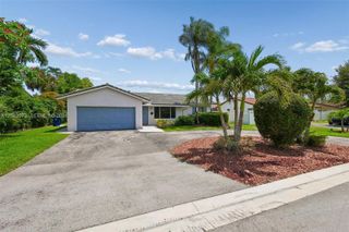 7506 NW 42nd St, Coral Springs, FL 33065
