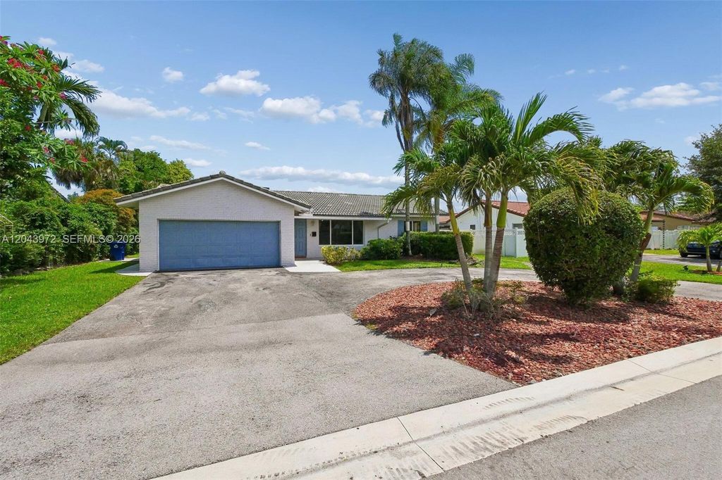 7506 NW 42nd St, Coral Springs, FL 33065