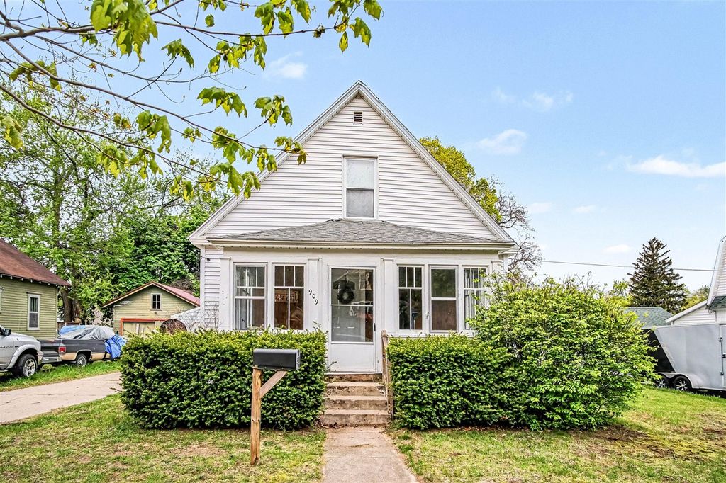 909 Alderman Street, Belding, MI 48809