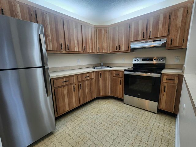 133 Lake Pine Circle, Greenacres, FL 33463