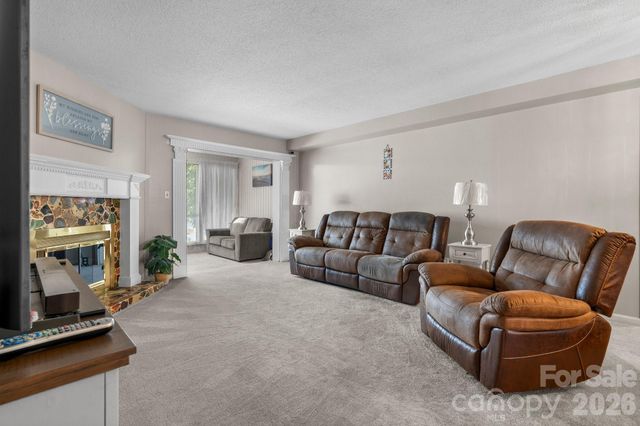 1330 5th Street NE 11, Hickory, NC 28602
