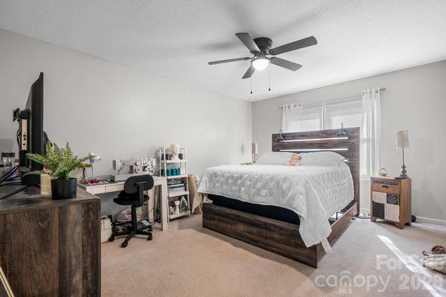 1330 5th Street NE 11, Hickory, NC 28602