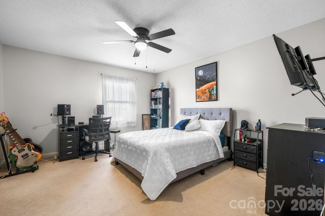 1330 5th Street NE 11, Hickory, NC 28602