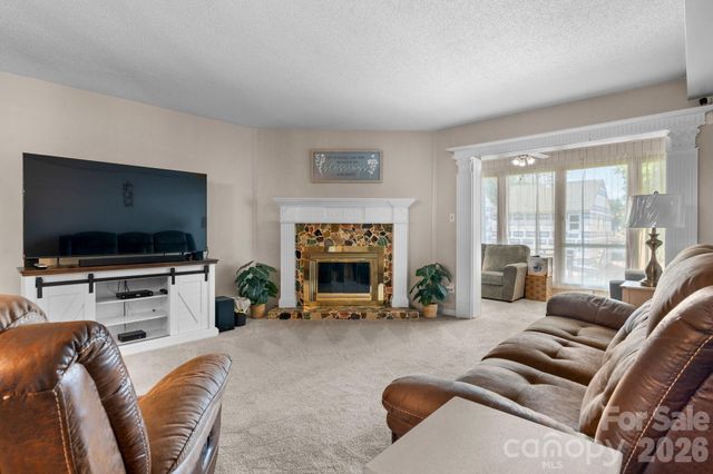 1330 5th Street NE 11, Hickory, NC 28602