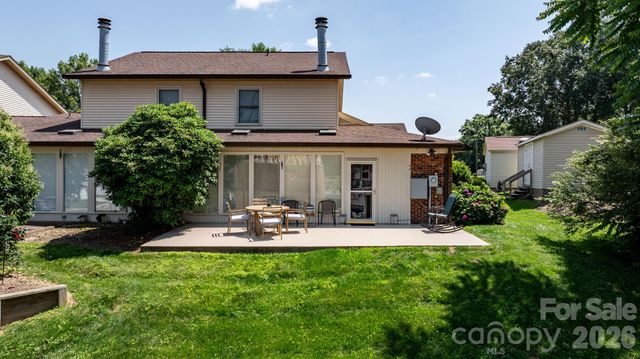 1330 5th Street NE 11, Hickory, NC 28602