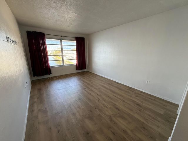 1300 NE 191st Street A305, Miami, FL 33179