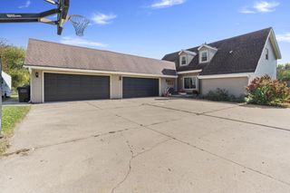 W238N4620 Woods Edge DRIVE, Pewaukee, WI 53072
