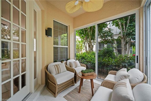 261 Colonade CIR # 2701, Naples, FL 34103