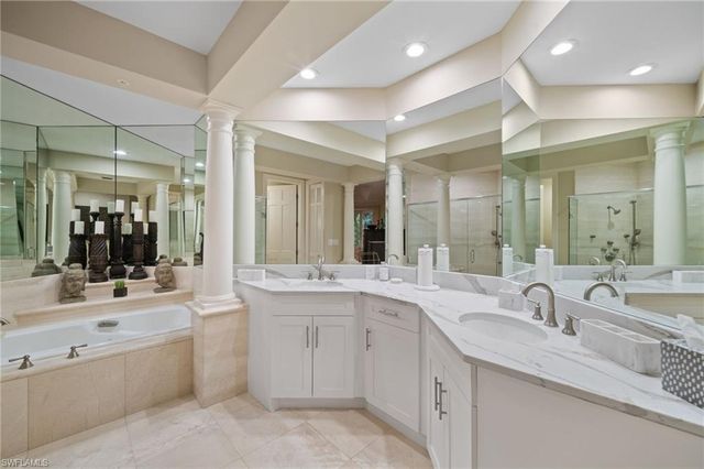 261 Colonade CIR # 2701, Naples, FL 34103