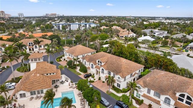 261 Colonade CIR # 2701, Naples, FL 34103