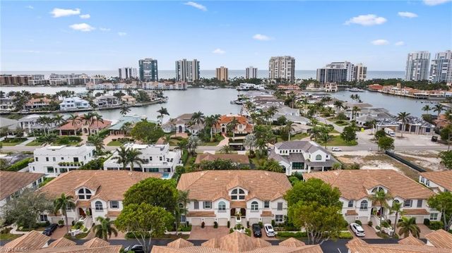 261 Colonade CIR # 2701, Naples, FL 34103