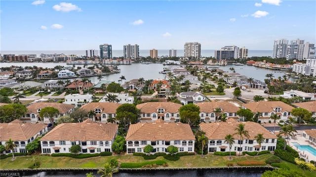 261 Colonade CIR # 2701, Naples, FL 34103