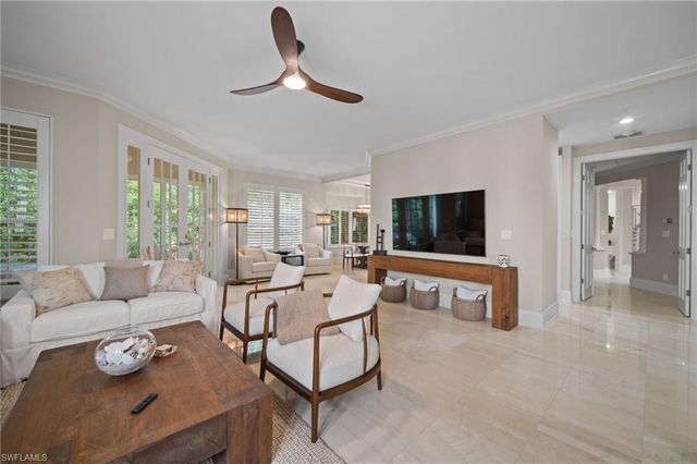 261 Colonade CIR # 2701, Naples, FL 34103