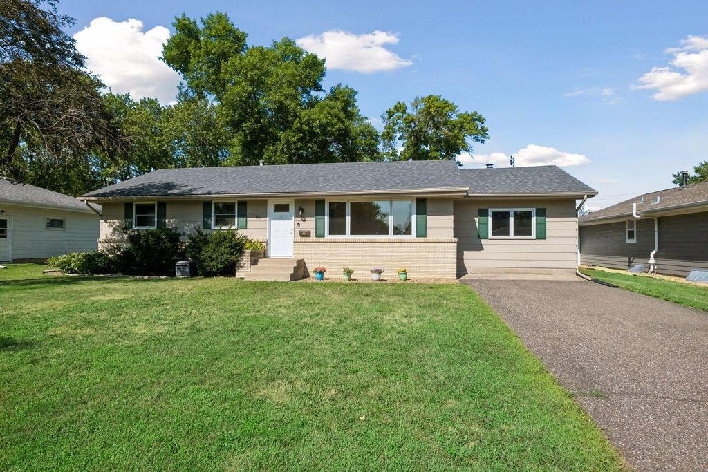702 Madison Street S, Shakopee, MN 55379 — exterior
