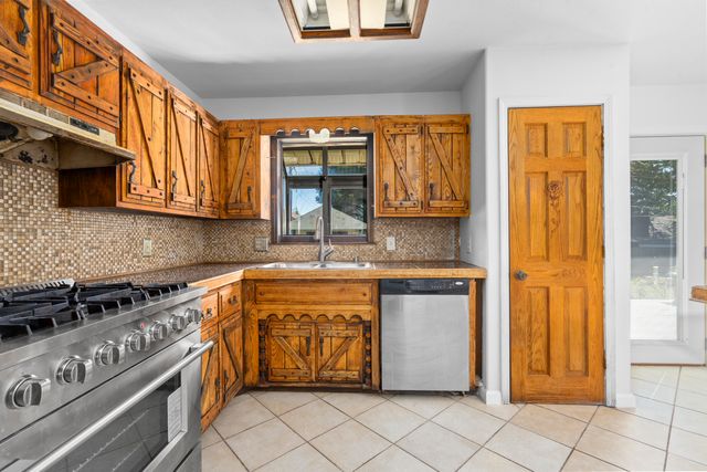 3900 South Crystal Place, Springfield, MO 65807