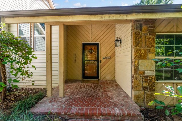 3900 South Crystal Place, Springfield, MO 65807