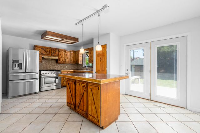 3900 South Crystal Place, Springfield, MO 65807